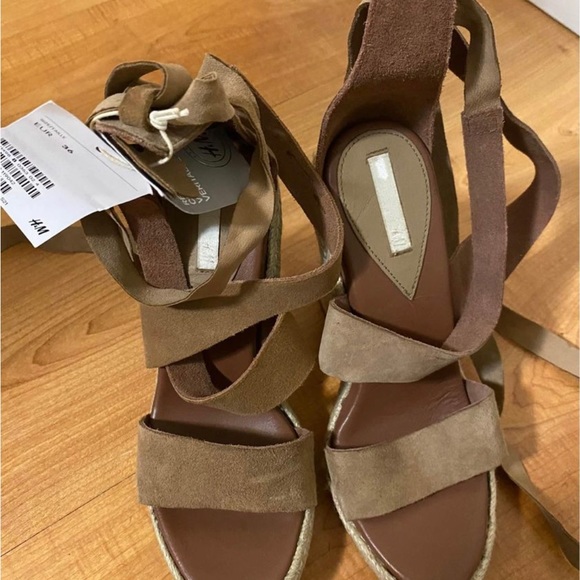 Heels Size 6 - Picture 3 of 3